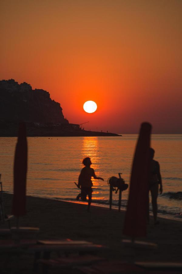 Appartamenti - Spiaggia Zaiana ペスキチ エクステリア 写真